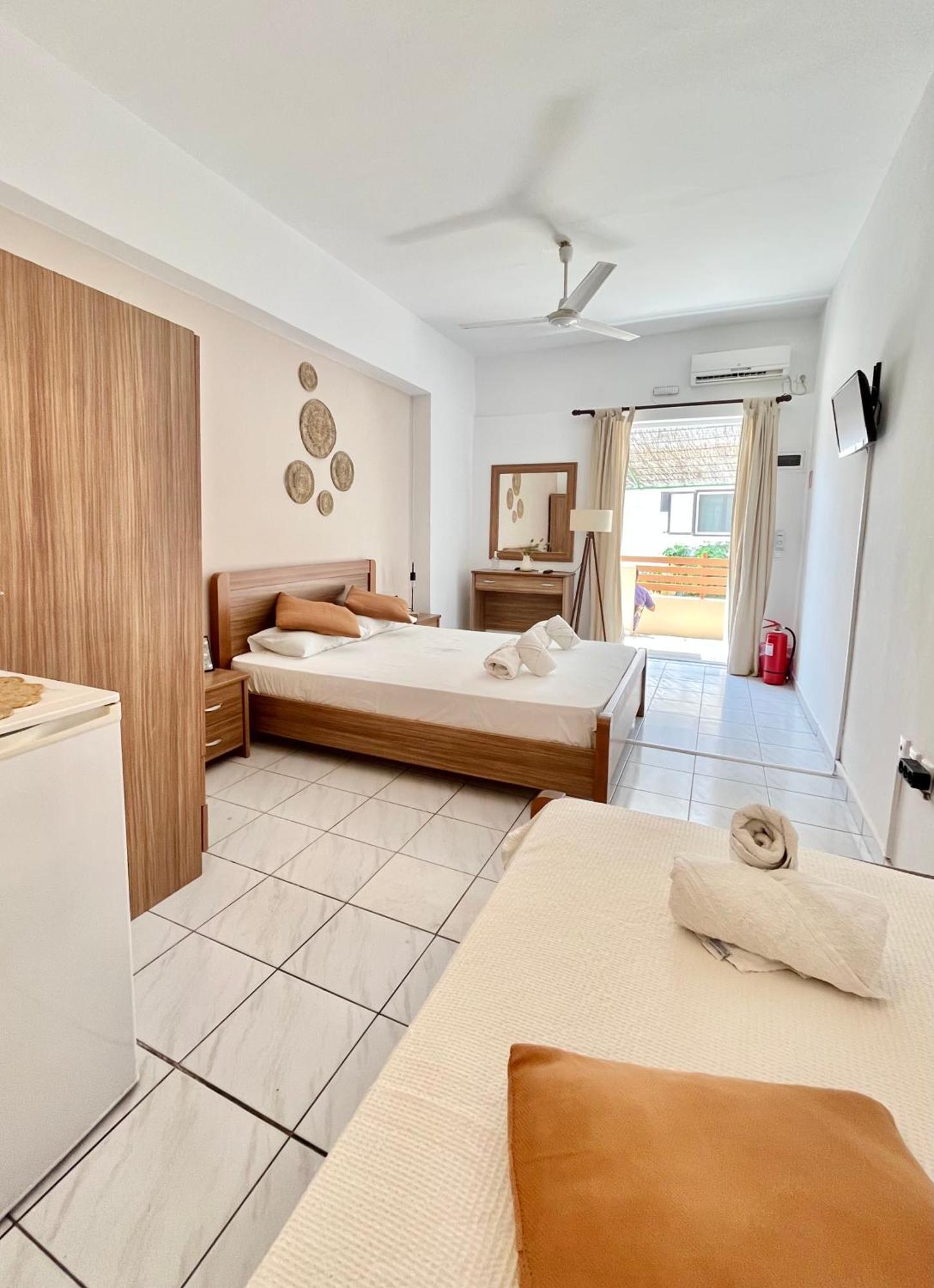 Koutrakis Rooms Finikounta Luaran gambar