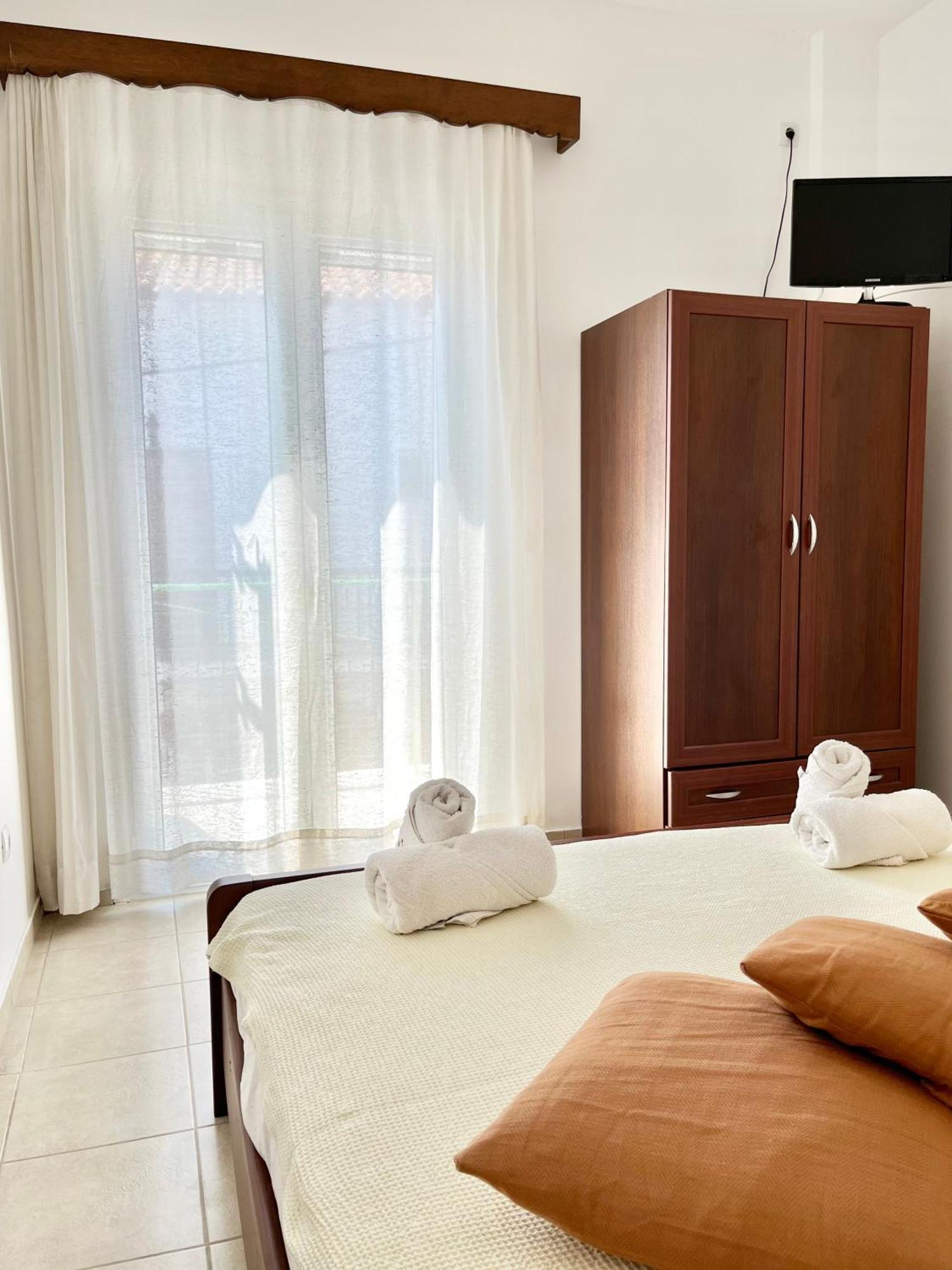 Koutrakis Rooms Finikounta Luaran gambar